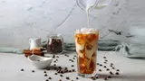 Готовлю айс-латте дома вкуснее, чем в кофейне: рецепт приготовления популярного напитка