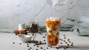 Готовлю айс-латте дома вкуснее, чем в кофейне: рецепт приготовления популярного напитка