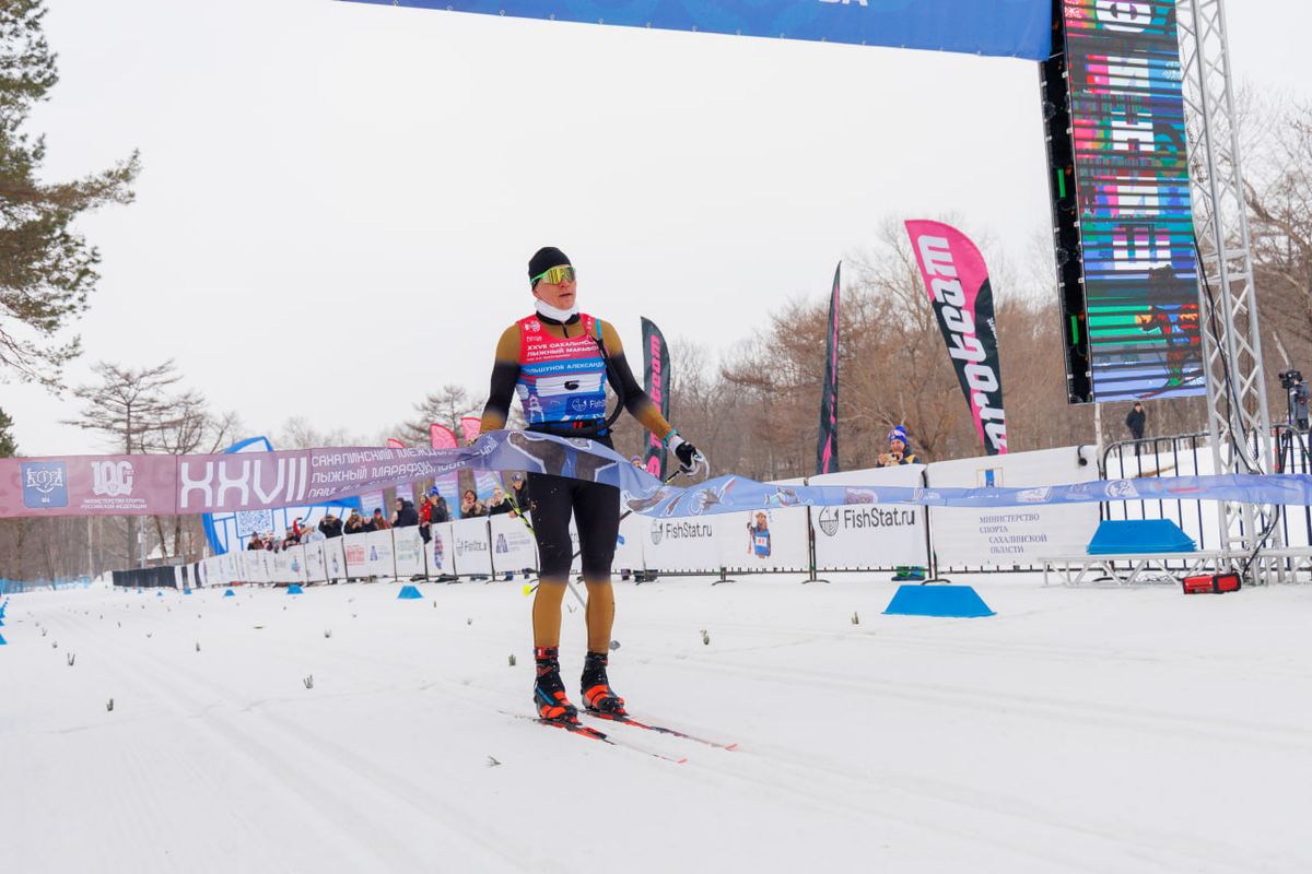 Большунов стал победителем Международного сахалинского лыжного марафона