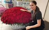 Загитова показала полученный в подарок огромный букет роз стоимостью 160 тысяч рублей: фото и видео