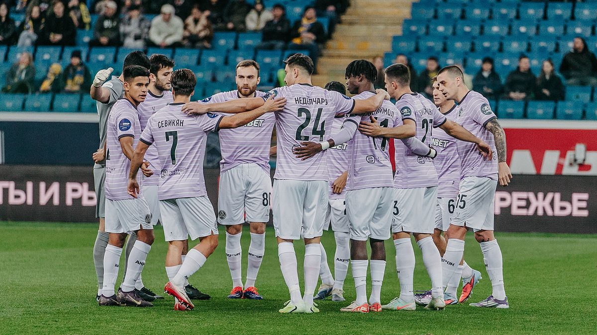 «Акрон» с 4-часовым опозданием прибыл в Санкт-Петербург на матч с «Зенитом»: фото