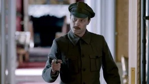 Какие сериалы смотреть в октябре: Козловский в «Баре «Один звонок», Петров в «Камбэке», Борисов в революции
