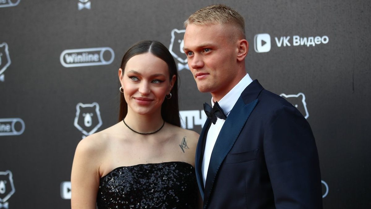 Тюкавин подшутил над тещей в отпуске на Мальдивах: Взяли помогать с ребенком. Вот так вот помогает