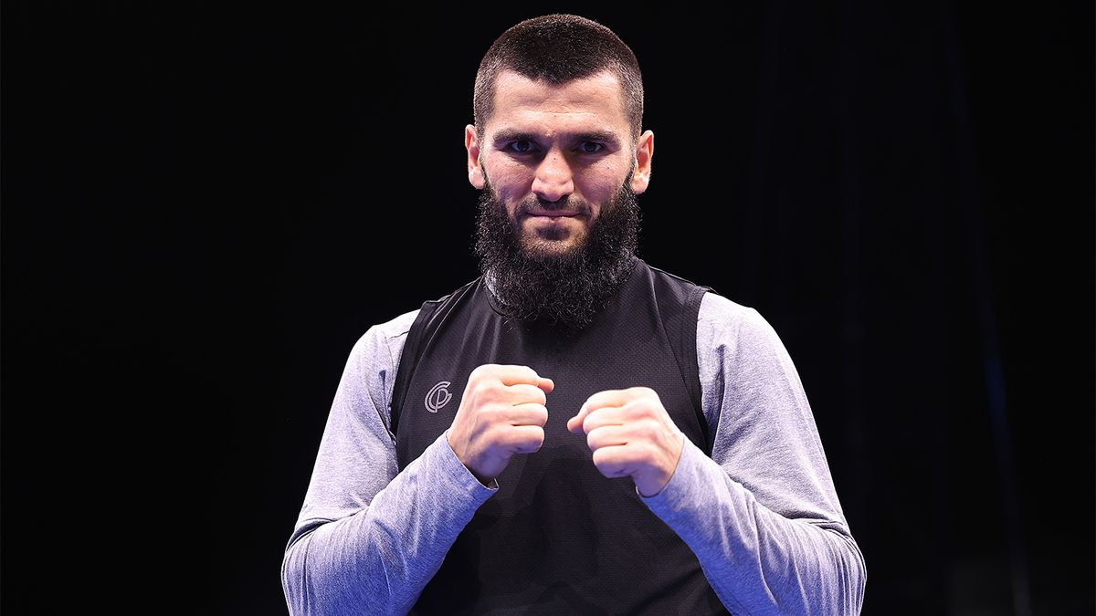 Бетербиев не согласился с Емельяненко: «Мой бокс — это и есть российская школа»