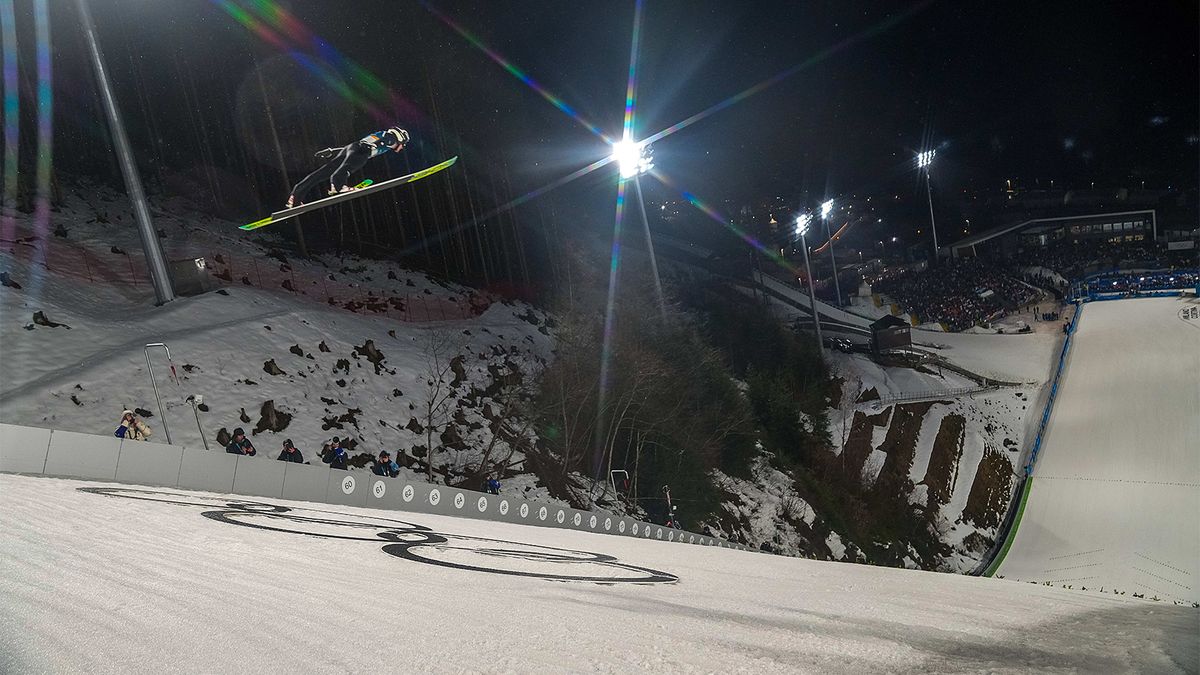 На Олимпиаде-2026 нашли гранату времен ВОВ. Соревнования в прыжках с трамплина чудом не закончились трагедией