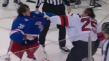 Русский вратарь спровоцировал драку в Америке: Шестеркин уложил на лед шведа, прибежавшего мстить за партнера