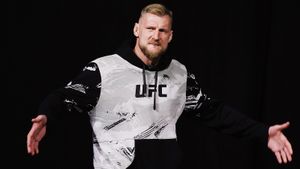 Сильнейший русский тяж UFC получил травму перед главным боем жизни. Что теперь будет с Волковым?