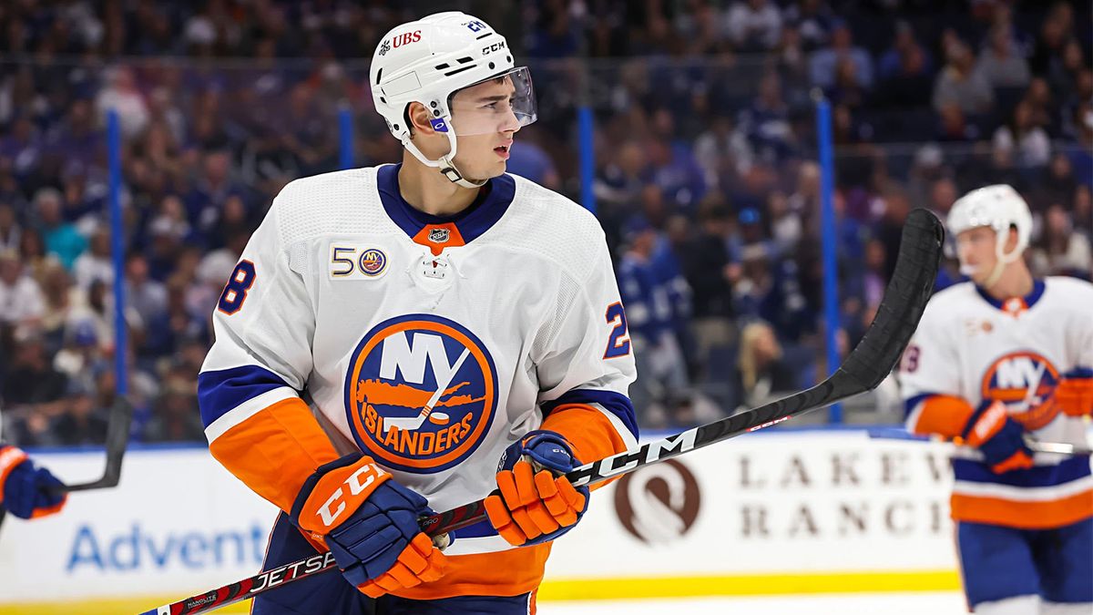 Романов, пропустивший из-за травмы пять матчей, сыграет с «Каролиной»