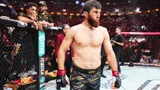 Россиянину больше не дадут чемпионский бой? Сенсационный нокаут поставил карьеру Анкалаева в UFC под угрозу