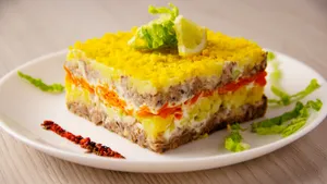 Этот забытый салат считался в СССР новогодним блюдом: нашли классический рецепт Северного