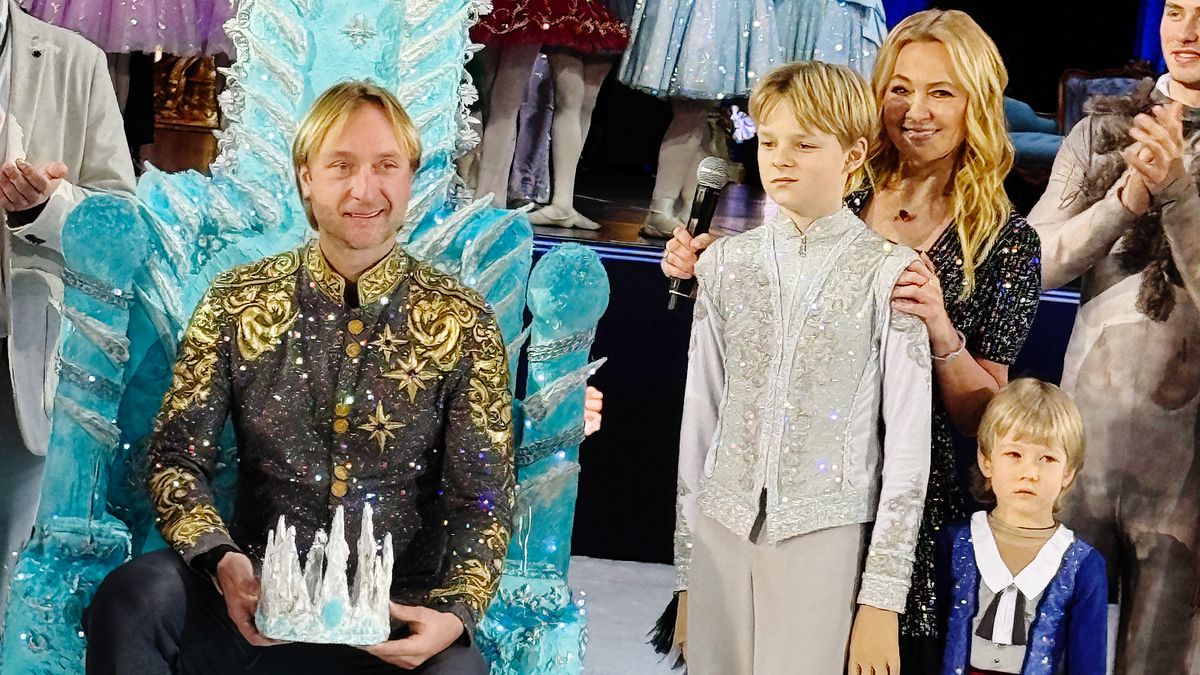 У меня есть все, желаю себе только одного Откровения Плющенко в ДР: 5-летний сын-фигурист, Липницкая, торт-трон