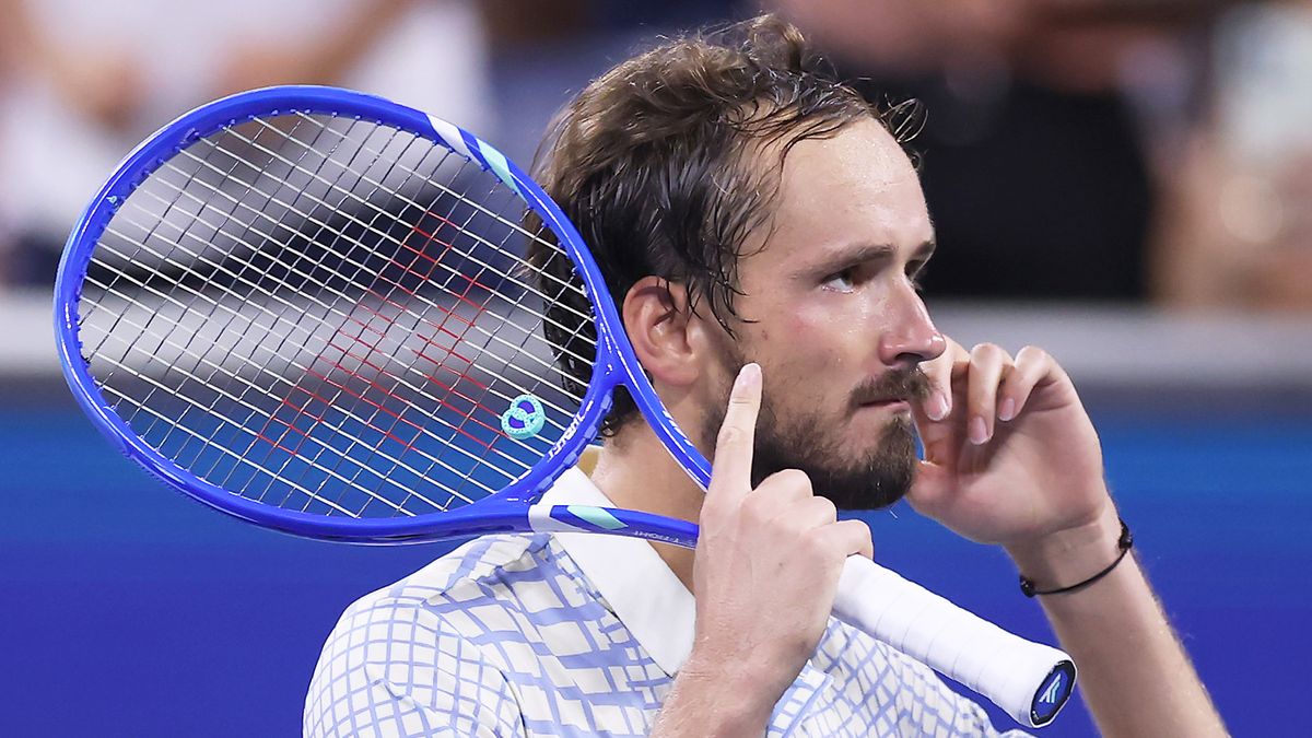 ATP признала, что судья на вышке ошибочно вынес предупреждение Медведеву