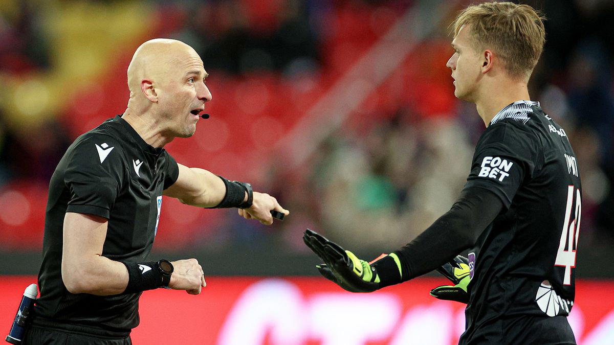 Тороп — о своих ошибках: «Спокойно к этому отношусь. Это часть футбола»