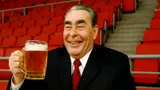 Издевался над простыми гражданами СССР, а сам пил пиво и курил прямо в ложе! Истории о генсеке Брежневе