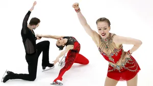 Русские фигуристы делят между собой золото предолимпийского ЧЕ. Короткие программы: Live