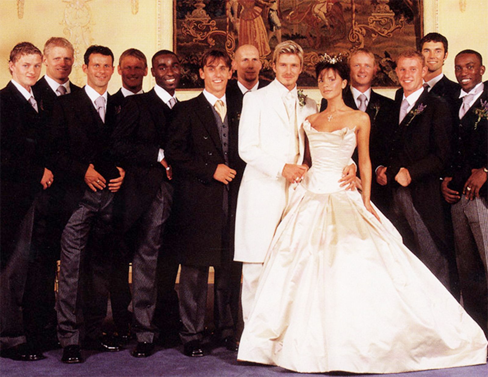 Свадьба через две недели. Свадьба бекхэмов 1999. Скромная свадьба. Брак свадьба. Фотосессия жениха и невесты.