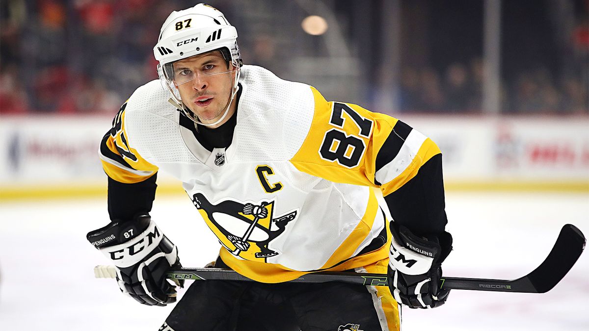 Кросби стал 7-м хоккеистом в истории НХЛ, набравшим 1900 очков. Овечкин занимает 11-е место