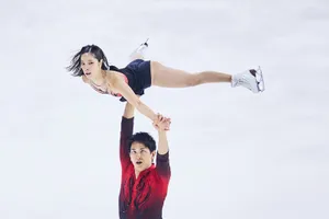 Фигуристов русского тренера нагло прижали в Японии. Чемпионам мира простили грубые ошибки