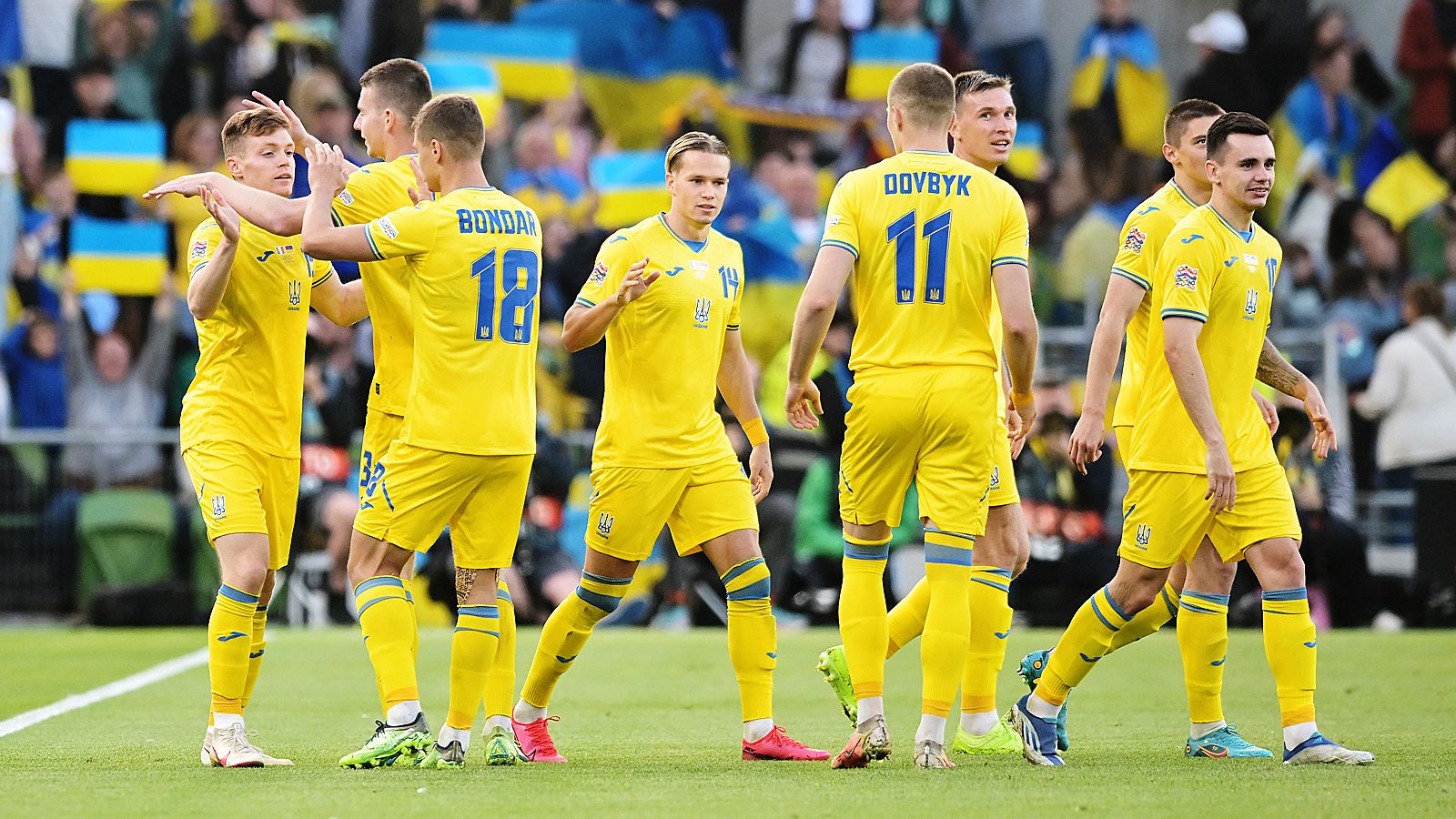 Сборная украины по футболу лига наций. Украинская сборная по футболу. Цвет футбольного команды украины картинки. Сборная украины по футболу. Украинская лига.