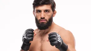 Царукян прикончит Хукера, брат Топурии и ученик Хабиба включат режим лютых борцов. Экспресс на UFC в Катаре