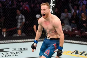 Бой века на UFC в Белом доме! Топурия едва не вырубил Гейджи, но американец выжил, а затем уничтожил чемпиона