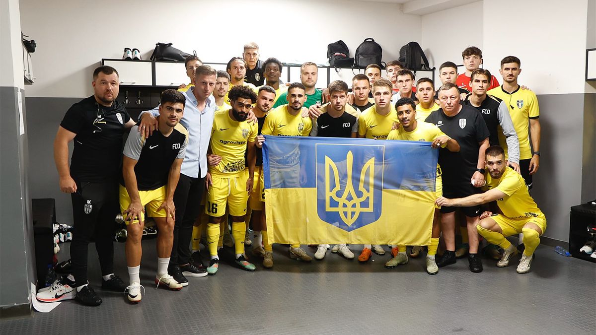 Украинским футболистам запретили выходить на поле с флагом Украины на еврокубковый матч в Сербии