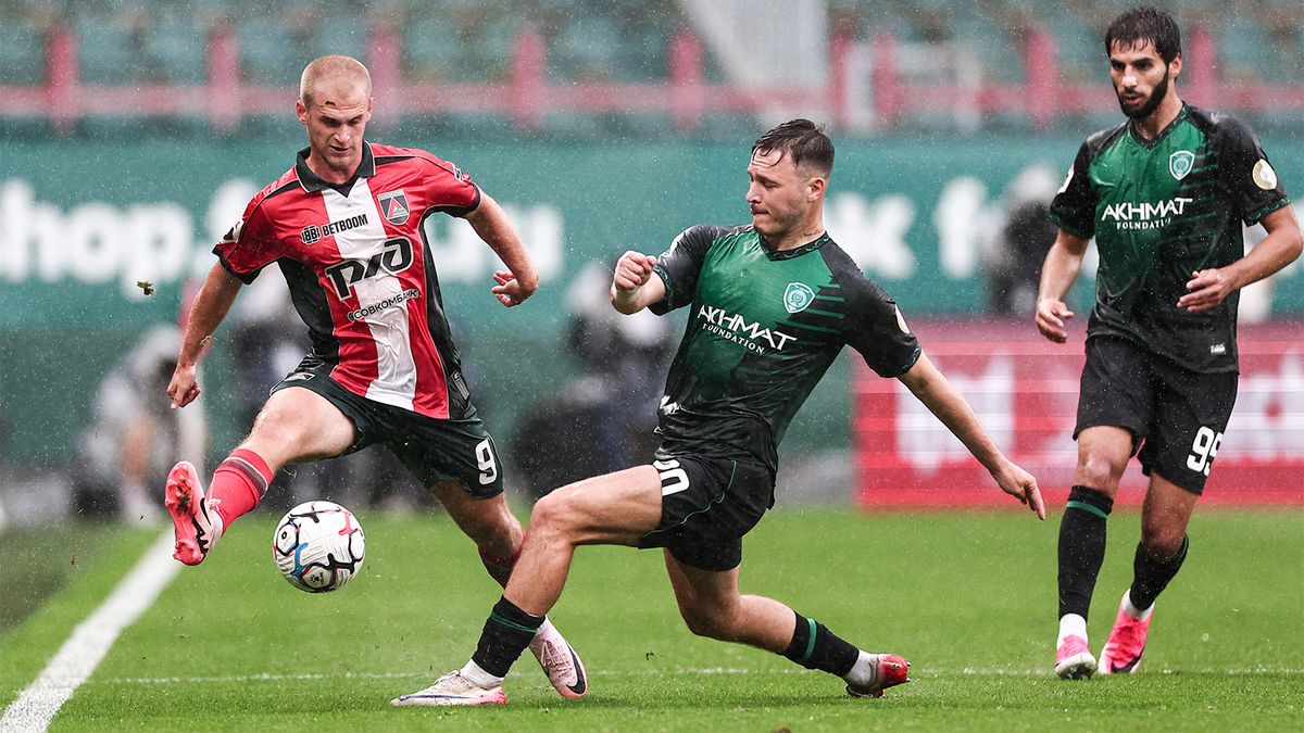 Пиняев: «Обидно, когда с 20-й минуты начинают кричать «соберитесь и играйте». Хочу, чтобы все объединились»