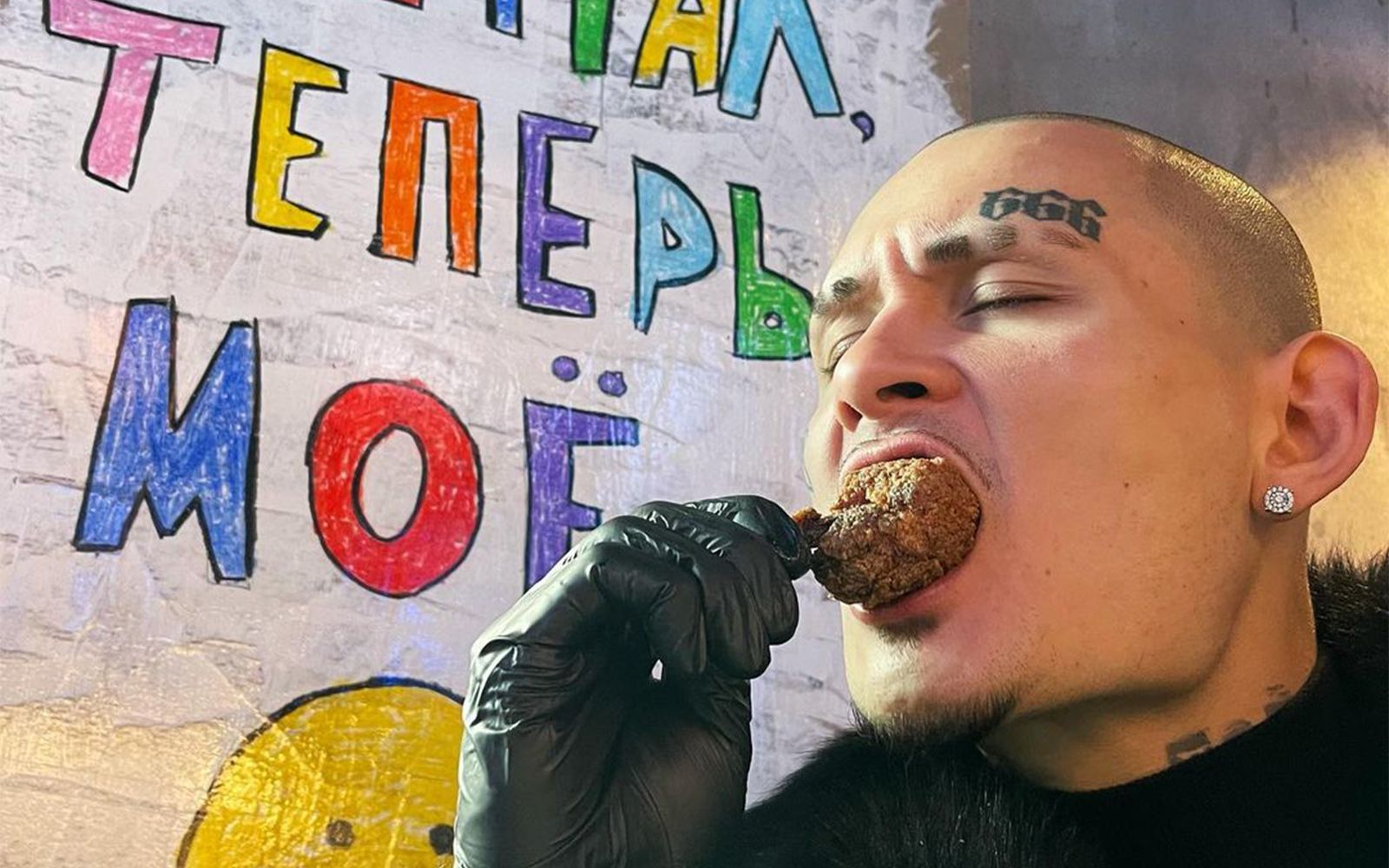 Еда моргенштерна. Моргенштерн 2013. Моргенштерн тагирович. Кайф моргенштерн ресторан. Кайф моргенштерн ресторан.