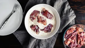 Вымачиваю печень не только в молоке: есть альтернатива — становится сочной и мягкой, без запаха и горечи