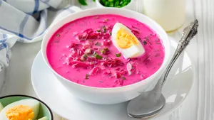 Холодный суп, который готовится быстрее окрошки: рецепт холодника на кефире