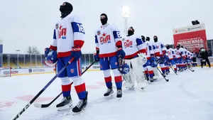 В Туле бились за самовар, СКА дрался при снегопаде. Когда и в КХЛ сыграют на открытом воздухе? 