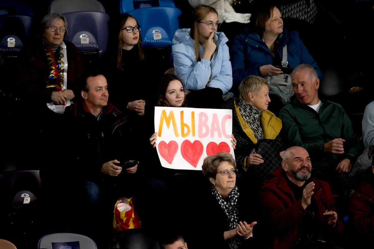 Губки бантиком Щербаковой, синие очки Косторной, Трусова в будоражащем топе. Воссоединение великого трио ТЩК: Фото