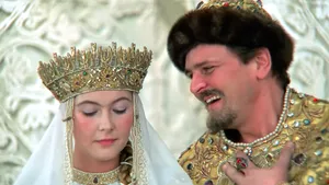 Оказывается, царица из фильма «Иван Васильевич меняет профессию» смотрела в пол неспроста: дело не в скромности