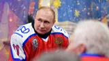 Путин пожаловался на недосыпание во время хоккейного матча на Красной площади