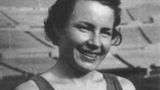 Хотела пойти воевать, но стала учителем в 17, а позже звездой бега. Медалистка 1-й Олимпиады для СССР