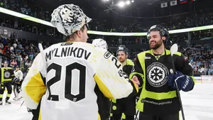 Самолет с блогерами, хоккейное меню и форма в честь болельщиков. Такого в нашем хоккее еще не было!