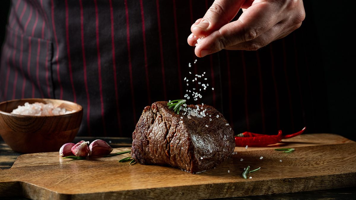 Воспитанник «Локомотива» о жизни в Австрии: «Говядина стоит 3000-3500 руб за кг, яйца — 350-400, бензин — 150-170»