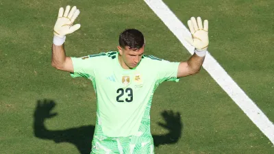 Эмилиано Мартинес