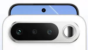Обвал цен на изящный realme 16 в стиле iPhone Air до 22000: у него есть селфи-зеркало, АКБ 7000 и еще масса плюсов