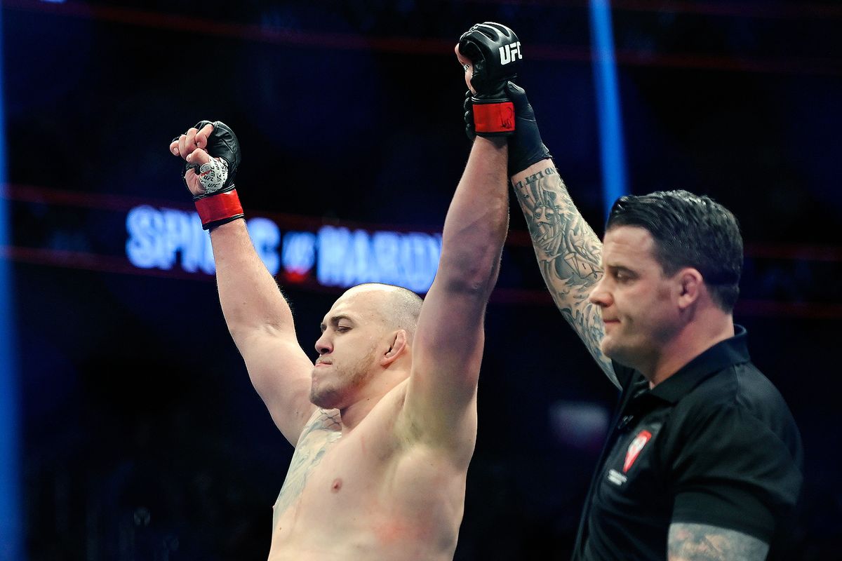 Спивак посвятил свою победу в UFC умершему отцу: «Мне пришлось нелегко»