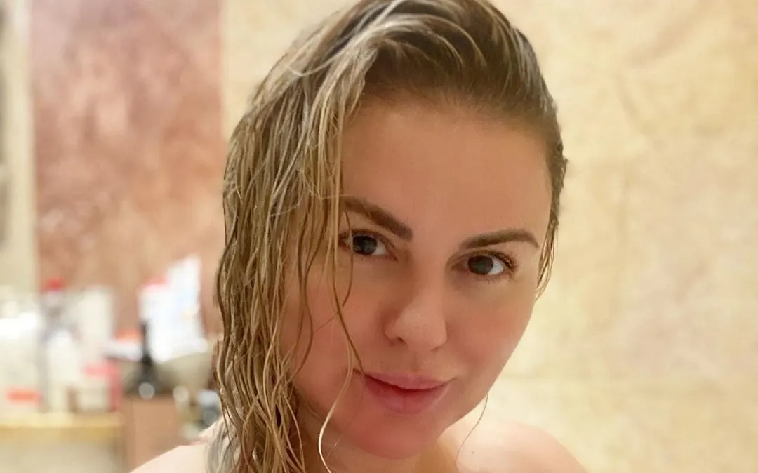 Анна Семенович решила обнажиться на радость своим поклонникам