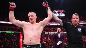 Русский тяжеловес перебил на руках опасного доминиканца в UFC. Павлович снова приблизился к чемпионскому поясу