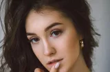 «Пьяная в стельку». Русская фигуристка выложила фото в платье с приспущенной бретелькой, показав себя выпившей