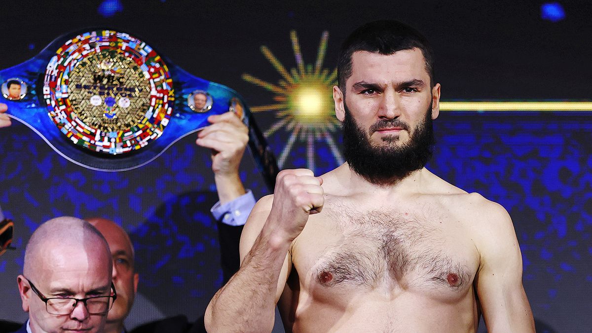 Бетербиев рассказал, с кем будет следующий бой: «Один человек в Петербурге на больничном. Его вот жду»