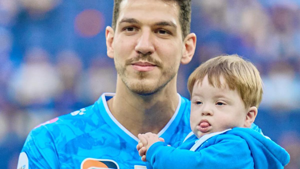 Жена очень растрогалась. Игрок Зенита, сын которого родился с синдромом Дауна, поблагодарил клуб за поддержку