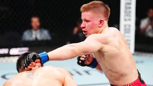 Шокировал Дэйну Уайта, ворвался в UFC и устроил еще один триллер! Марк Вологдин опять выдал грандиозное зрелище