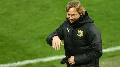 Валерий Карпин