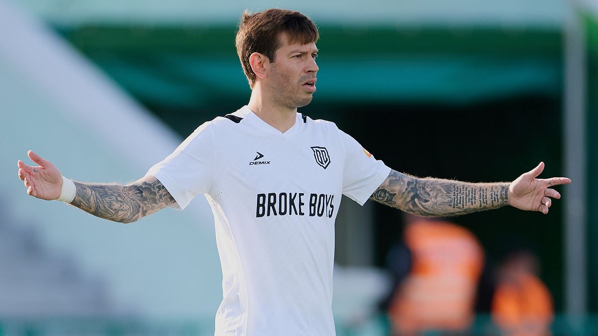 Смолов: «Я в шоке, что этот человек находится в стартовом составе «Спартака». Ужас. Как это возможно?»