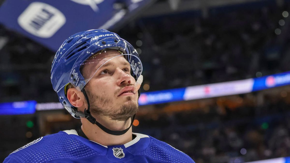 Сергачев подарил 100 клюшек юным воспитанникам «Нефтехимика»