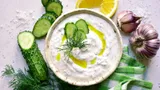 Этот греческий соус сделает вкуснее любое блюдо: простой рецепт дзадзики